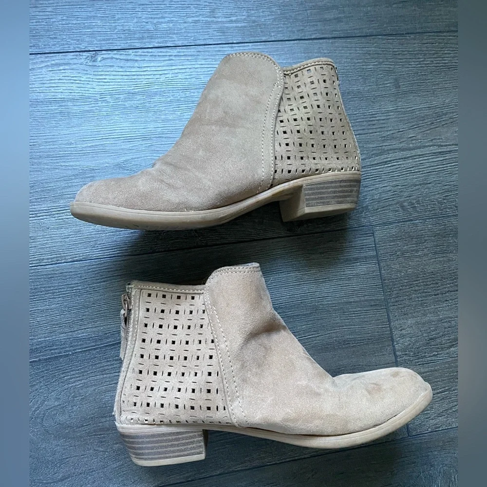 Cynthia Rowley Girls Laser-cut Suede Back Zip Ankle Boots Taupe Size 4M
